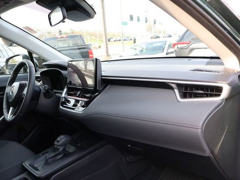 Used 2026 Toyota Corolla Cross LE image 9