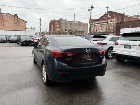 Used 2017 MAZDA MAZDA3 Touring image 4