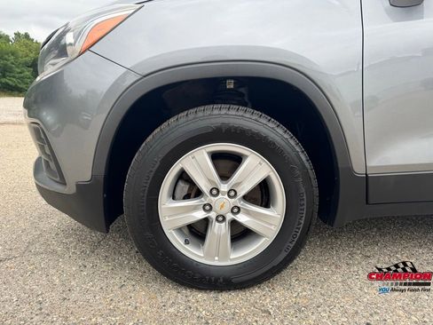 Used 2019 Chevrolet Trax LT w/ LT Convenience Package image 11