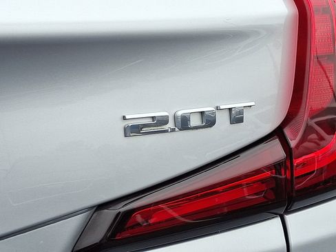 Used 2019 Cadillac XT4 Luxury w/ Cold Weather Package image 29