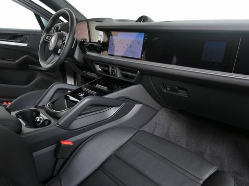 Certified 2026 Porsche Cayenne Coupe AWD/4WD image 21