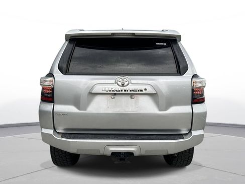 Used 2015 Toyota 4Runner SR5 AWD/4WD image 7