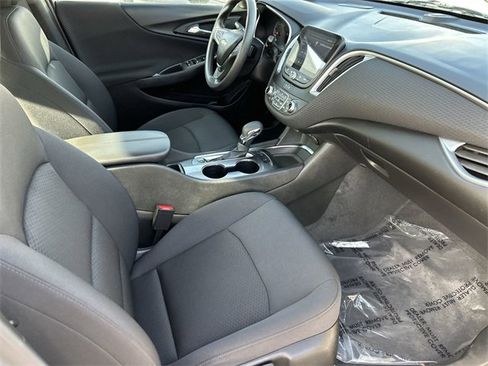 Used 2025 Chevrolet Malibu LT image 12