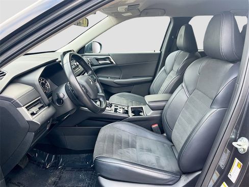 Used 2024 Mitsubishi Outlander SE image 22