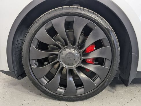Used 2022 Tesla Model Y Performance AWD/4WD image 9