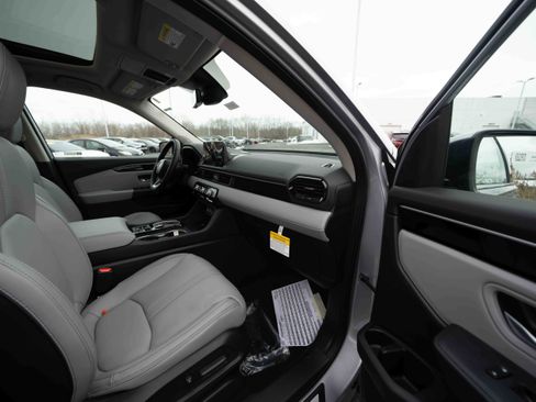 New 2025 Honda Pilot Touring image 26