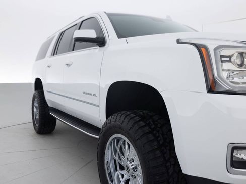 Used 2018 GMC Yukon XL SLT w/ Premium Edition AWD/4WD image 11