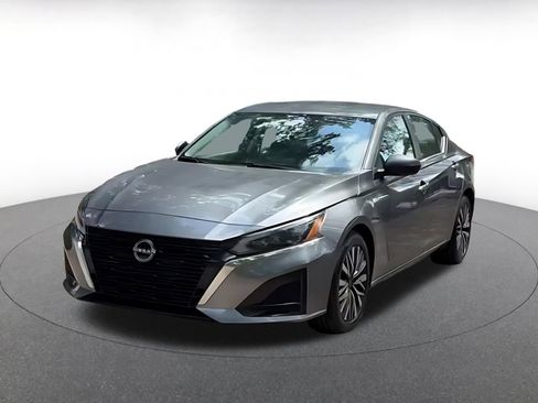 Used 2024 Nissan Altima 2.5 SV FWD image 7