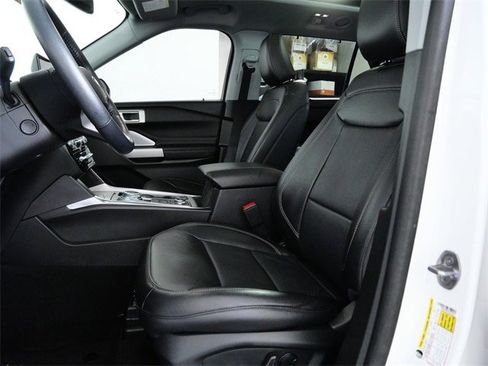 Certified 2023 Ford Explorer Limited w/ Limited Technology Package image 17