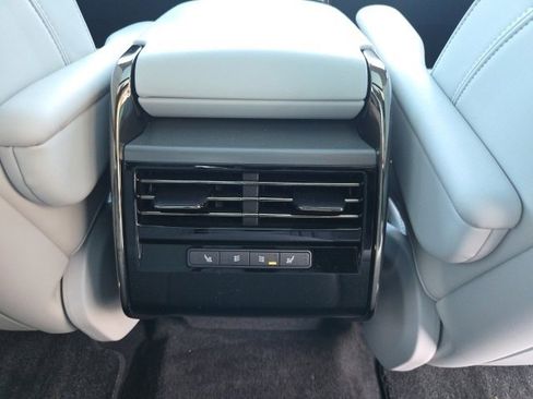 Used 2024 Land Rover Range Rover Sport SE image 11