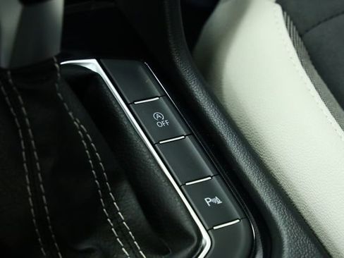 New 2025 Volkswagen Taos SE w/ Panoramic Sunroof Package FWD image 27
