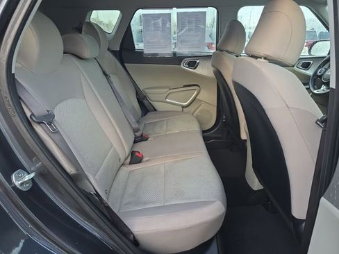 Used 2022 Kia Soul LX image 11