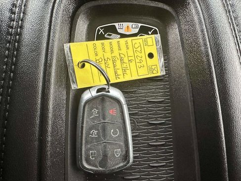 Used 2016 Cadillac Escalade ESV Luxury image 38