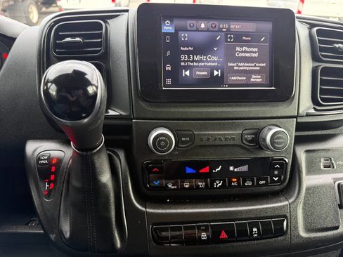 Used 2025 RAM ProMaster 2500 w/ Convenience Group FWD image 31