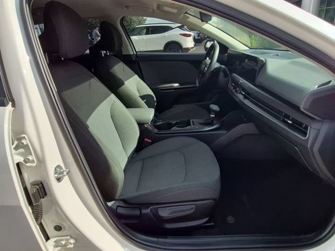 Used 2025 Kia K4 FWD image 23