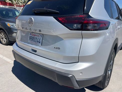 Used 2025 Nissan Rogue SV image 4