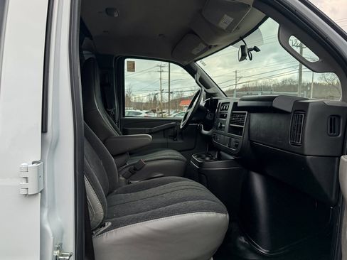 Used 2024 Chevrolet Express 2500 w/ Driver Convenience Package image 9