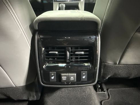 Used 2022 Toyota Avalon Limited w/ Advanced Safety Package FWD image 18