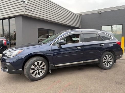 Used 2018 Subaru Outback 3.6R Touring w/ Popular Package #3 image 5