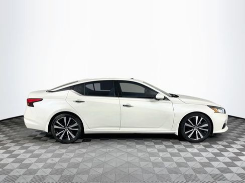 Used 2020 Nissan Altima 2.0 Platinum FWD image 9