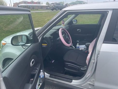 Used 2018 Kia Soul + FWD image 9