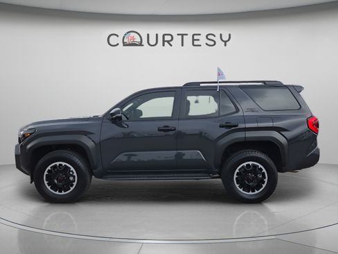 Certified 2026 Toyota 4Runner TRD Off-Road AWD/4WD image 3