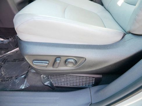 Used 2024 Toyota Sienna XLE image 8