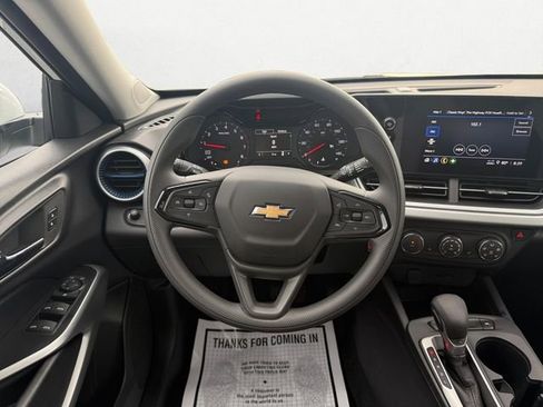 Used 2025 Chevrolet Trax LS w/ LS Convenience Package FWD image 12