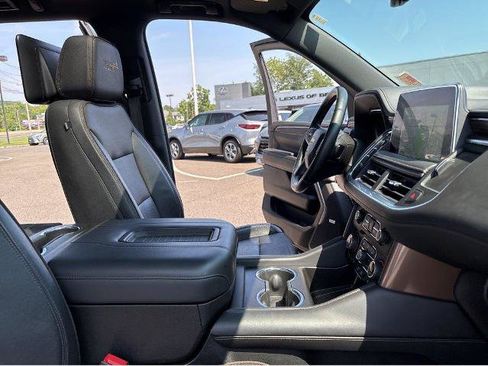 Used 2023 Chevrolet Tahoe High Country w/ Premium Package 2 AWD/4WD image 32