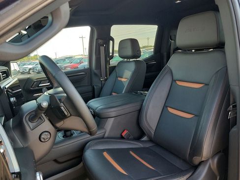 Used 2025 GMC Sierra 1500 AT4 w/ Technology Package AWD/4WD image 11