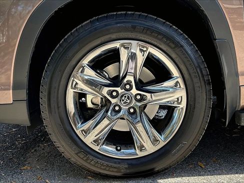 Used 2017 Toyota Highlander Limited Platinum image 34