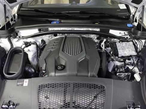 Certified 2026 Porsche Macan image 41