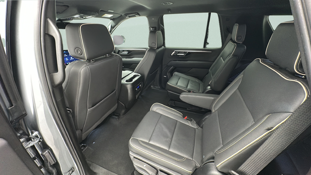 Used 2025 Chevrolet Tahoe Premier AWD/4WD image 9