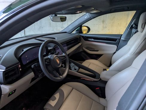 Used 2025 Porsche Macan Electric image 28