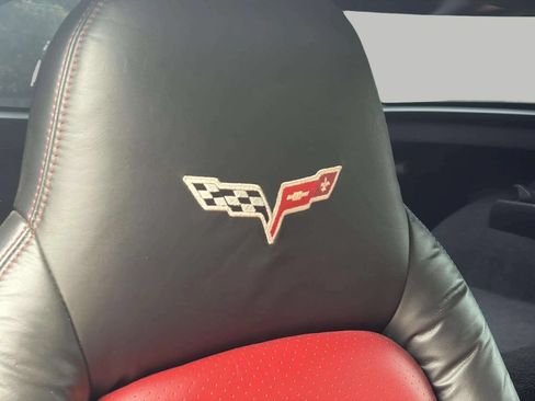 Used 2007 Chevrolet Corvette Coupe w/ Preferred Equipment Group RWD image 8