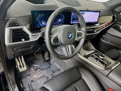 Used 2025 BMW X7 M60i w/ Executive Package image 9