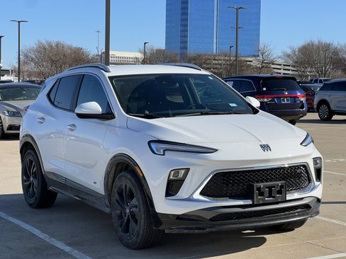 Used 2025 Buick Encore GX Sport Touring image 24