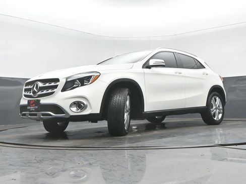 Used 2019 Mercedes-Benz GLA 250 4MATIC w/ Premium Package image 28