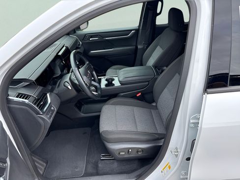 Used 2025 GMC Acadia Elevation FWD image 9