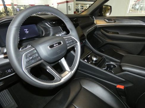 Used 2024 Jeep Grand Cherokee Limited image 8