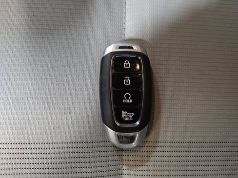 Used 2025 Hyundai Venue SEL FWD image 32
