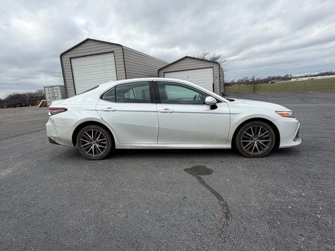 Used 2023 Toyota Camry XLE image 4