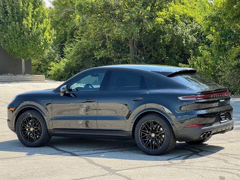 Certified 2024 Porsche Cayenne Coupe AWD/4WD image 3