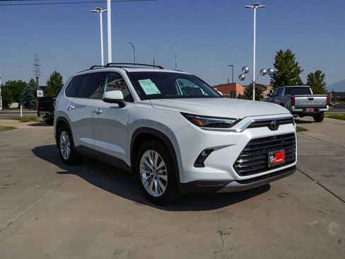 Certified 2025 Toyota Grand Highlander AWD image 2