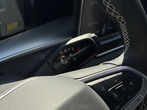 New 2025 Volkswagen Tiguan SE image 22