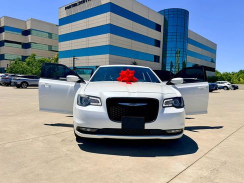 Used 2016 Chrysler 300 S w/ Light Group RWD image 15