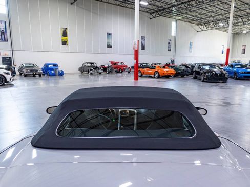 Used 2005 Chevrolet Corvette Convertible w/ Preferred Equipment Group RWD image 31