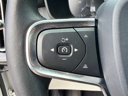 Used 2021 Volvo XC40 T5 Momentum w/ Premium Package AWD/4WD image 36