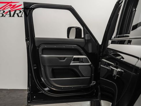 Used 2024 Land Rover Defender 110 SE image 19