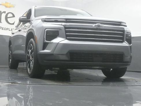 New 2026 Chevrolet Traverse LT w/ Sun and Wheel Package FWD image 3